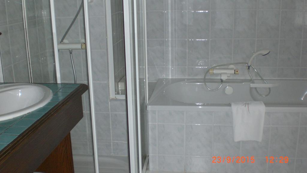 Auberge De L'Atre Quarré-les-Tombes Zimmer foto
